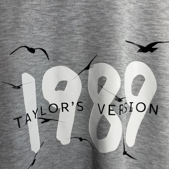Tops - Gray Comfy 1989 Taylor's Version Graphic Sweatshirt With Birds Swifty